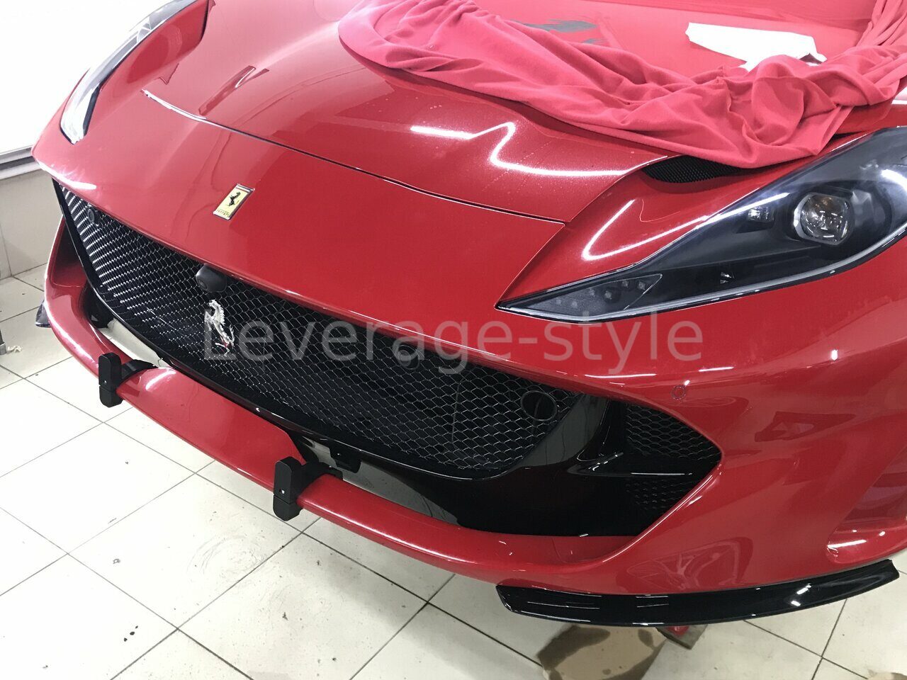 Крепёж номера Ferrari