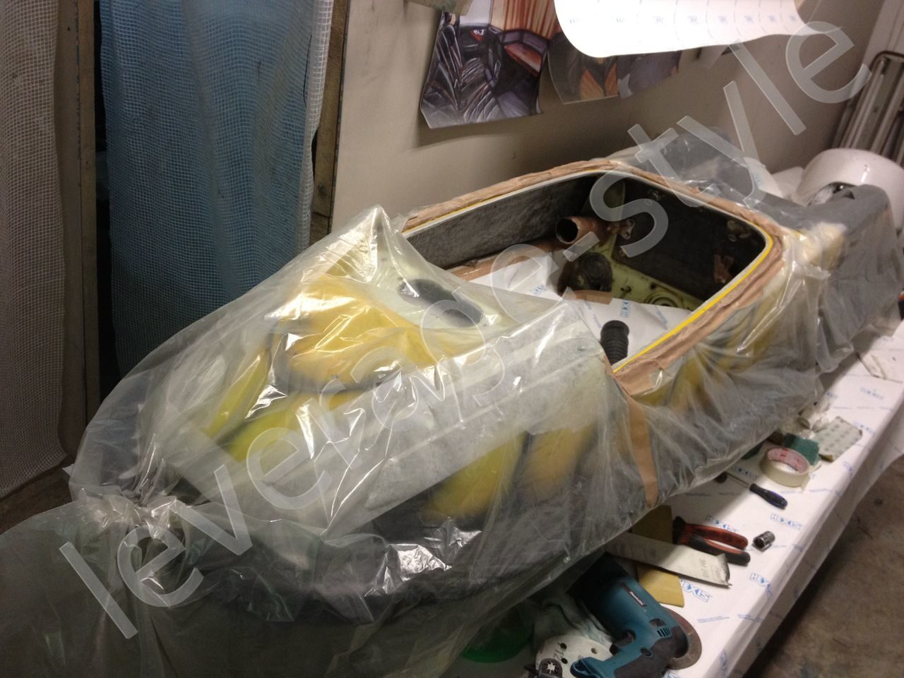 Ремонт гидроцикла и усиление его бортов сэнгвич стеклопластик.