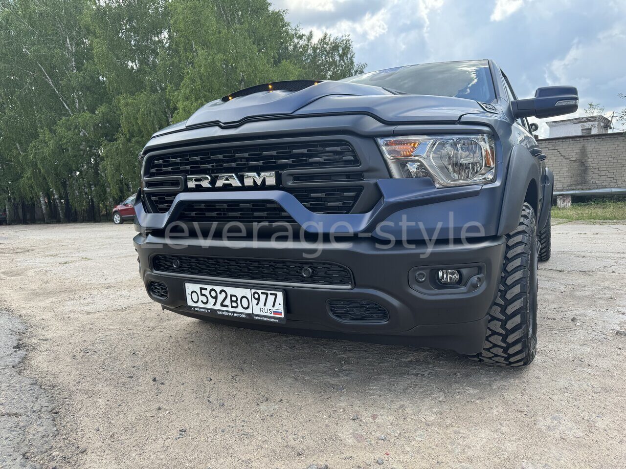 Dodge Ram накладка на решетку