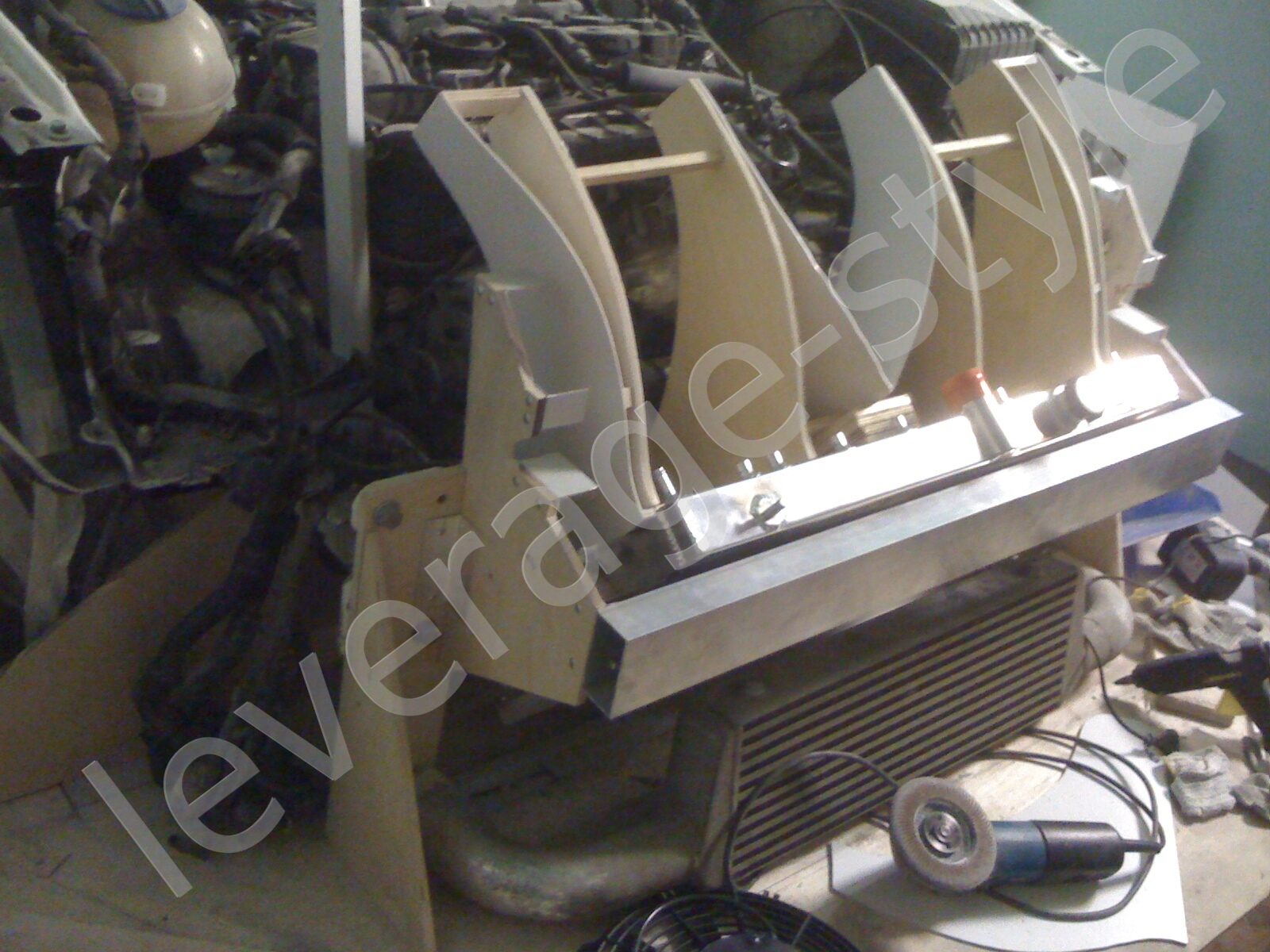 Диффузор на радиатор с выходом в капот